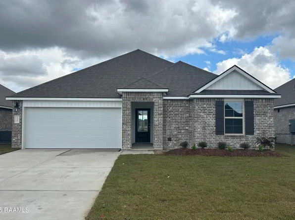 135 Cottage Cove Dr, Maurice, LA 70555