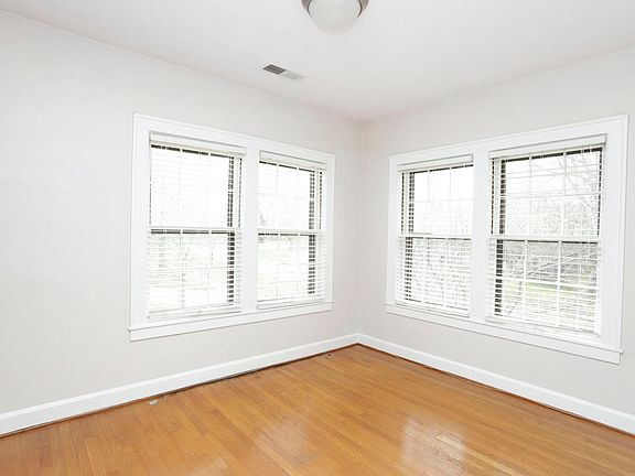 The bedroom is on the corner and has great windows for lots of natural light.
There is individually controlled heating and air conditioning throughout the building