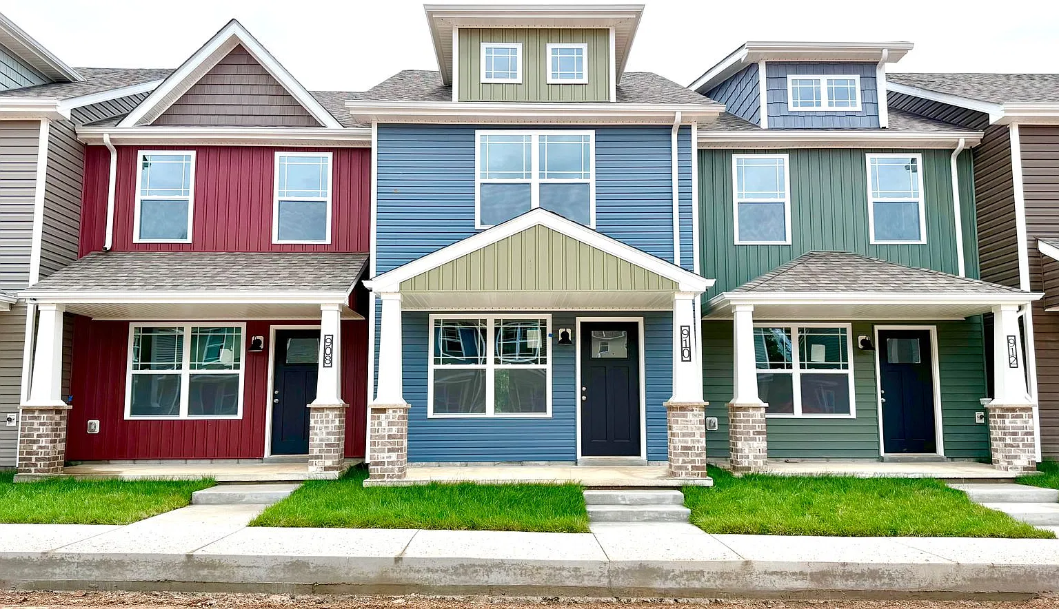 Serene Townhomes - 910 Peaceful Place — Photo 2