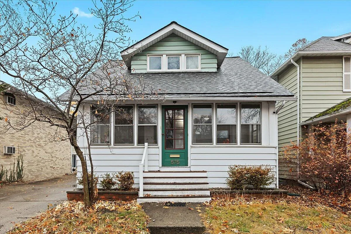 3 bed, 1.5 bath, 1116 sqft, $2,350 — Photo 1