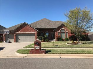 2013 SW 32nd St, Moore, OK 73170