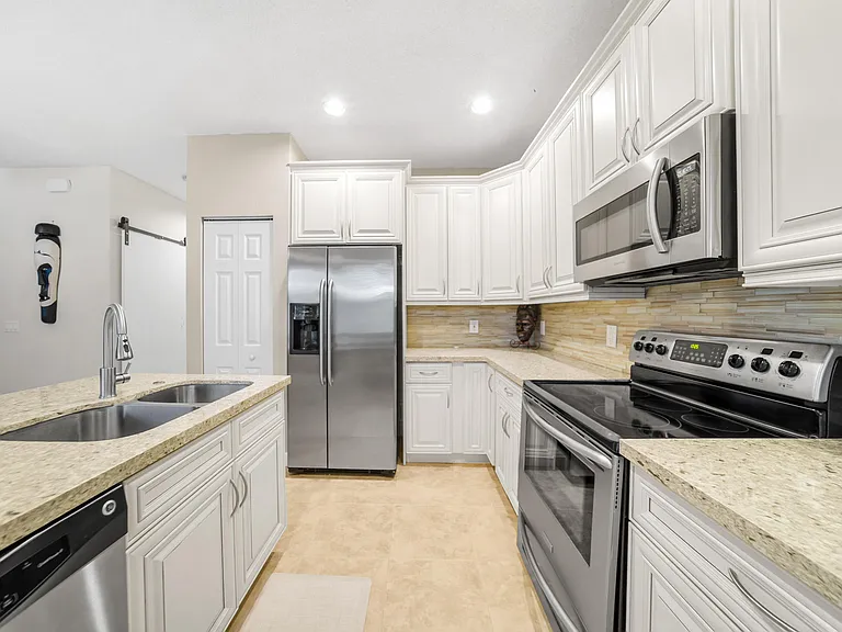 5106 Heron Ct — Photo 37