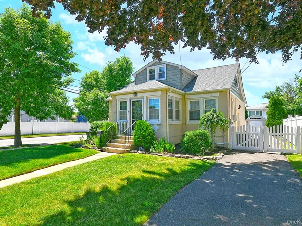 2478 S Saint Marks Avenue, Bellmore, NY 11710