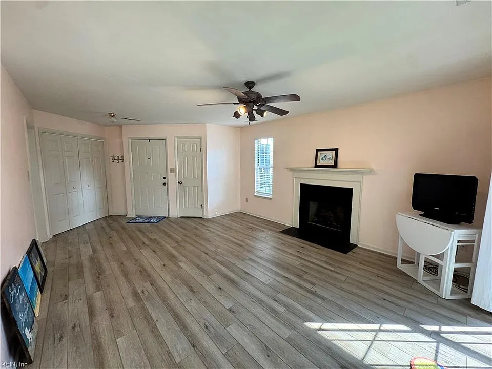 5140 Cypress Point Cir #202