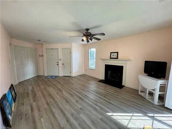5140 Cypress Point Cir APT 202, Virginia Beach, VA 23455