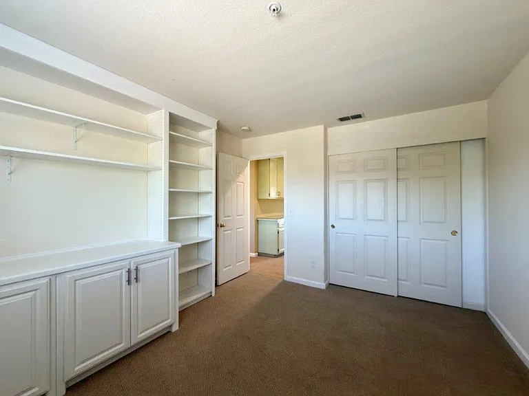 94 S Newport Dr — Photo 34
