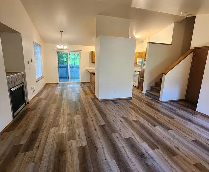 17513 Loop Ln SE — Photo 4