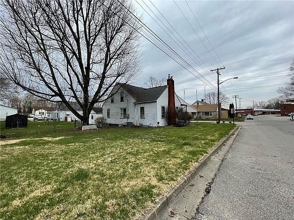 3rd image of 102 S Ewing St