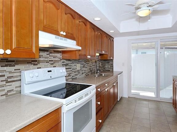 5th image of 3555 N Village Ct #202