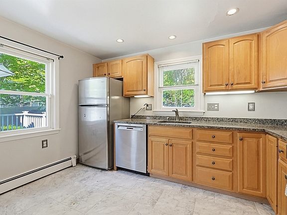 3rd image of 13 Brookside Dr