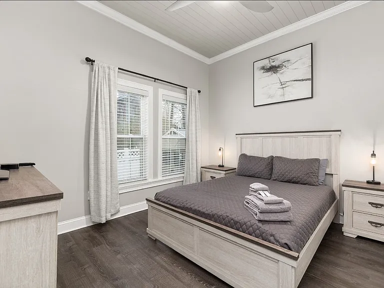 1716 Chapel Hill Rd — Photo 32