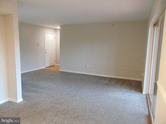 5th image of 6 Banyan Wood Ct APT 203