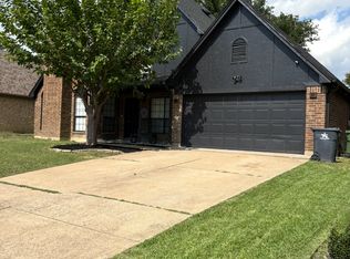 6011 Heatherglen Dr, Arlington, TX 76017