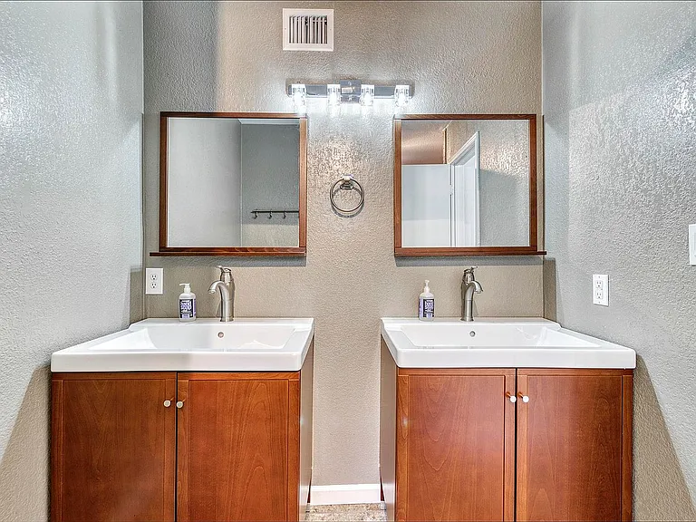 3002 N 81st Pl — Photo 14