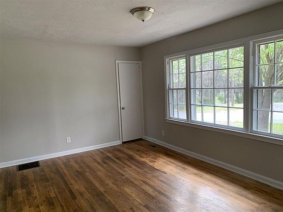 4th image of 681 Toliver St