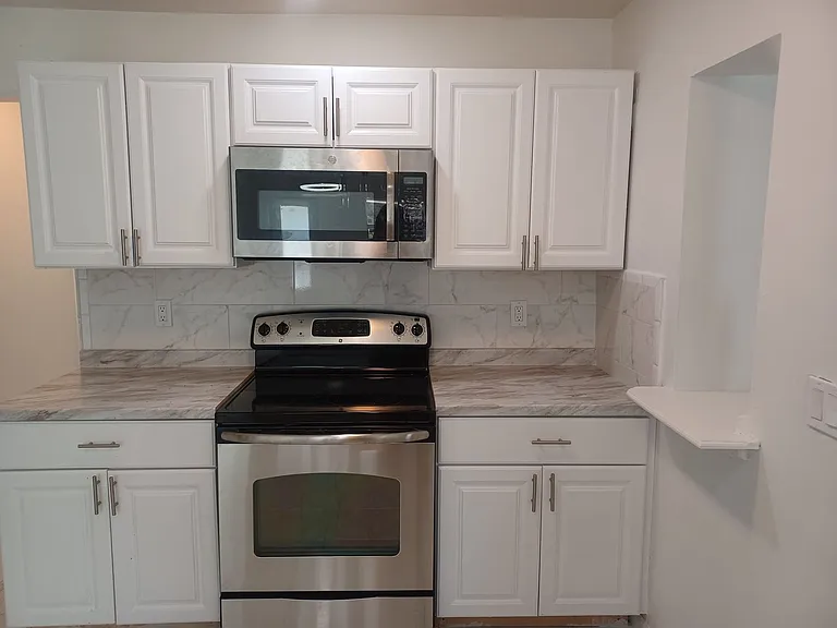 2627 Saint Charles St — Photo 6
