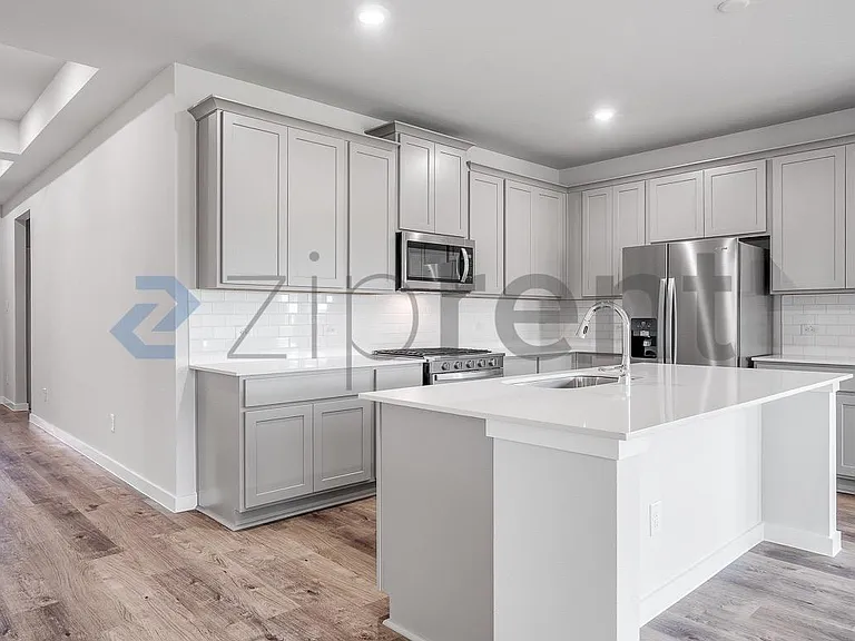 27327 Blue Pool Dr #27327 — Photo 14