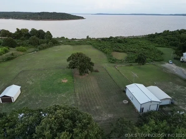 1 E Lakeview Dr, Checotah, OK 74426