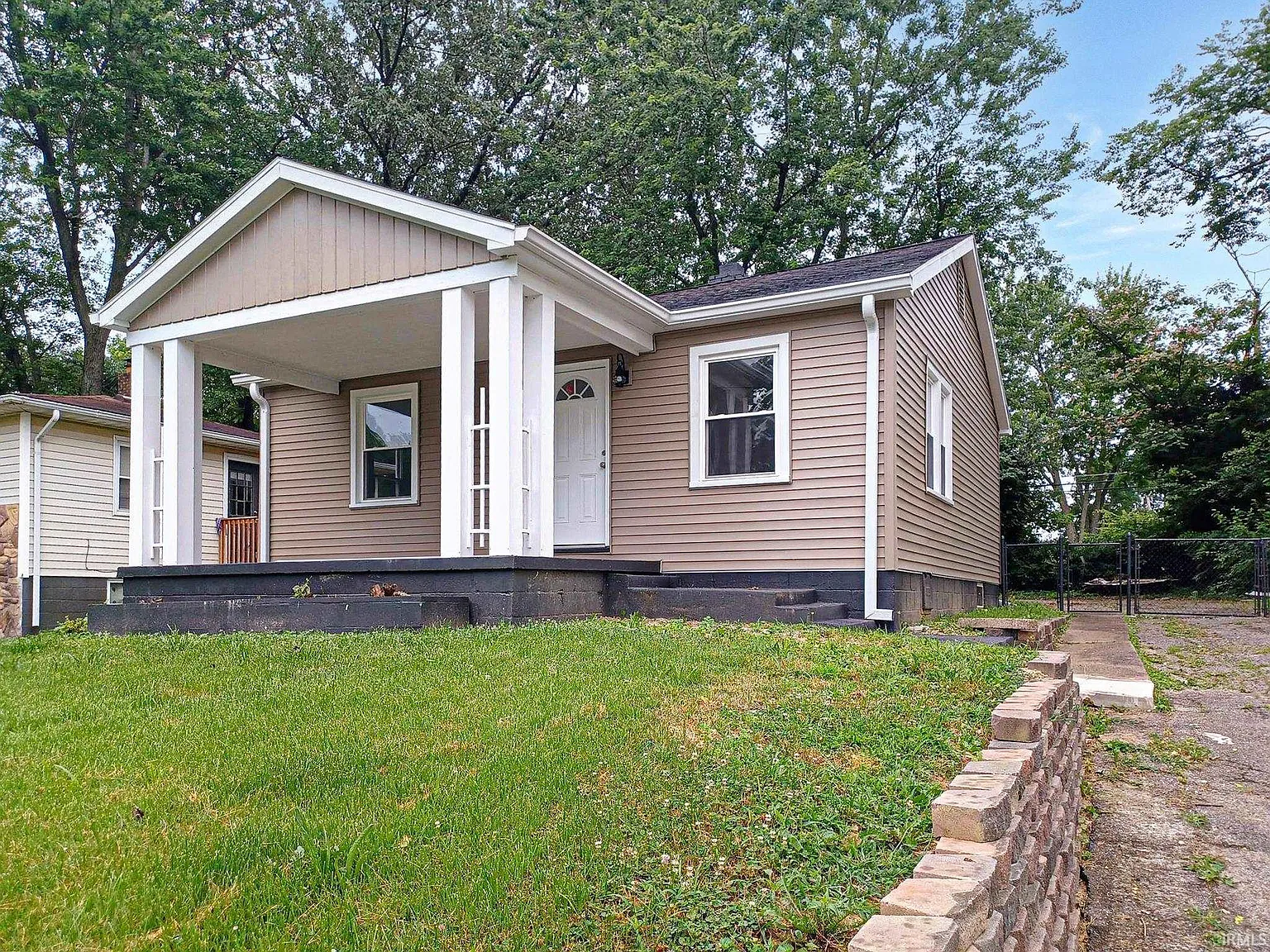 2121 Kathleen Ave photo 1
