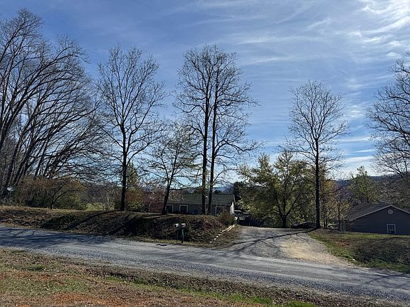 3rd image of 95 Amber Woods Dr