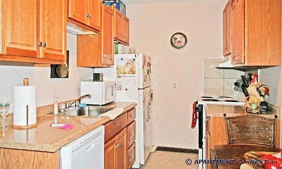 2 bed, 900 sqft, $970 — Photo 1
