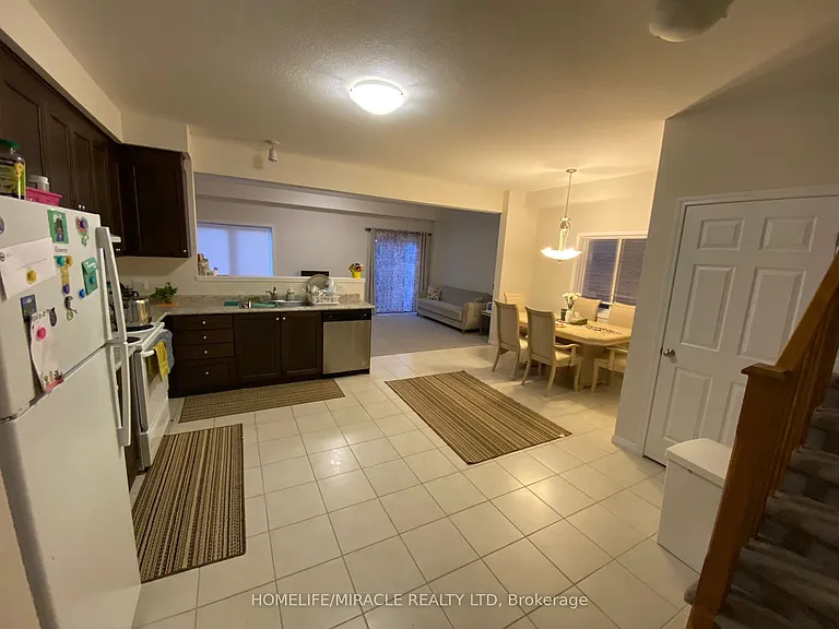 305 Tall Grass Cres — Photo 11