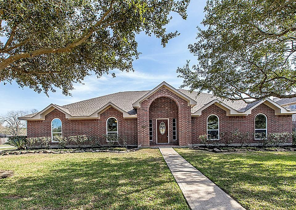 1st image of 701 Tropicana Ct