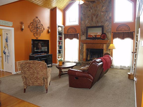 5th image of 161 Pine Hill Dr