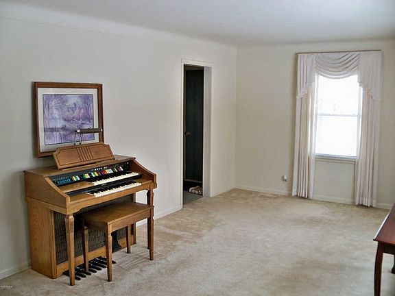 5th image of 318 E Van Hoesen Blvd