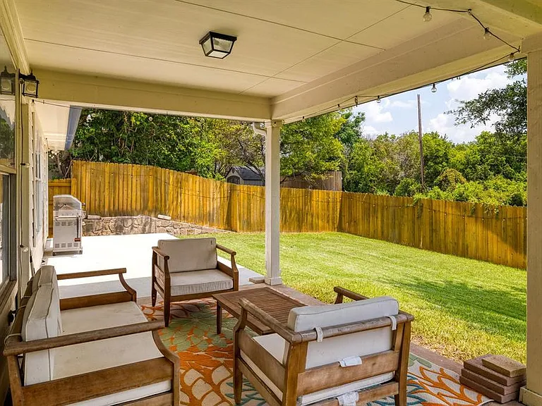 1819 Melissa Oaks Ln — Photo 24