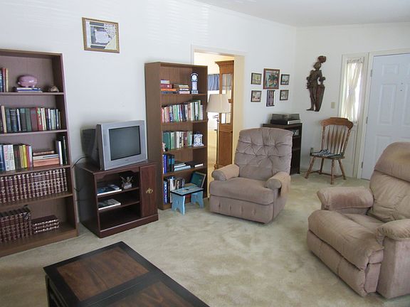 5th image of 284 River Oak Cir