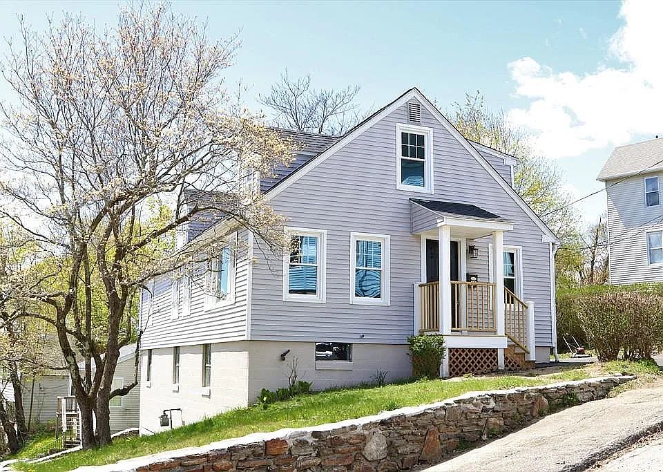 1st image of 40 Perkins St