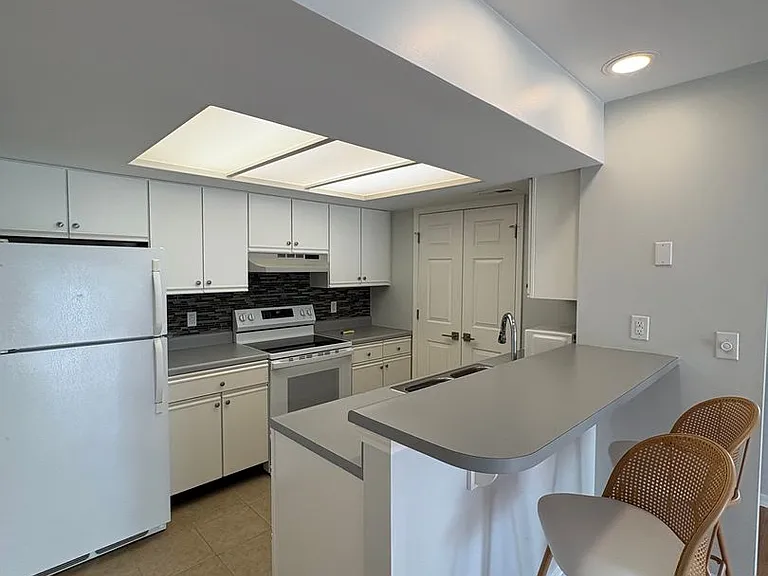 120 W Green Meadows Rd — Photo 10