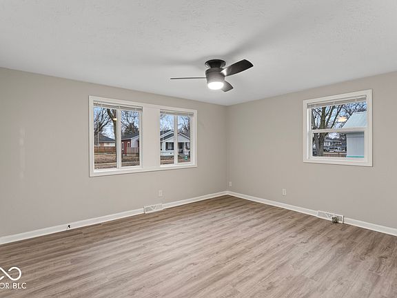 4th image of 940 N Somerset Ave