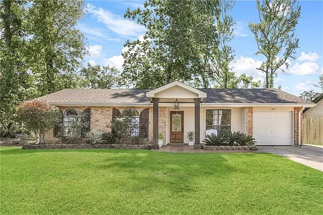 3 bed, 2.0 bath, 1800 sqft, $2,190 — Photo 1