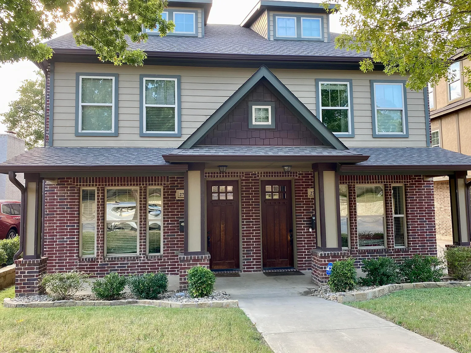 5 bed, 2000 sqft, $5,500 — Photo 1