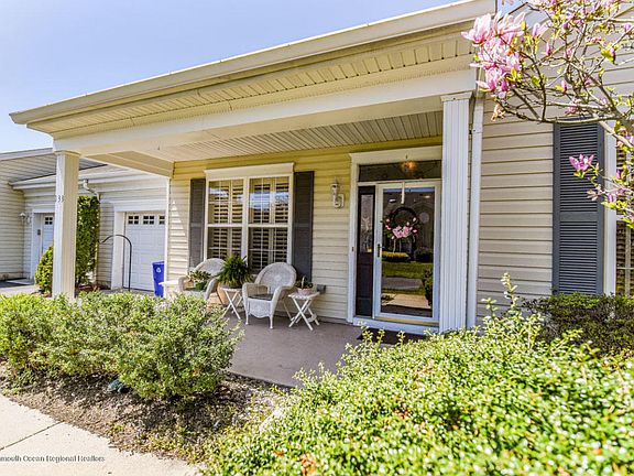 4th image of 133 Greenlawns Dr #1000