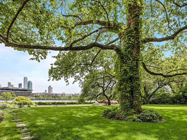 15 Sutton Pl, New York, NY 10022