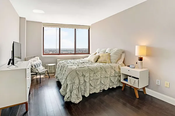 Rented by Anchor Associates | media 10