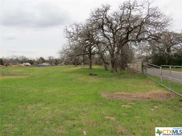 712 N Wilcox St, Rockdale, TX 76567