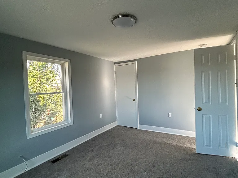 1112 Hollins St — Photo 7