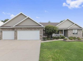 401 Gershwin Ln, Machesney Park, IL 61115