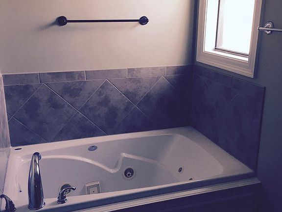 5th image of 604 Oak Park Cir