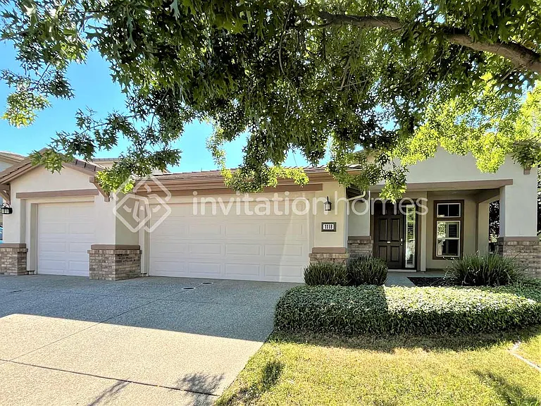 1118 Lawrence Ln — Photo 1