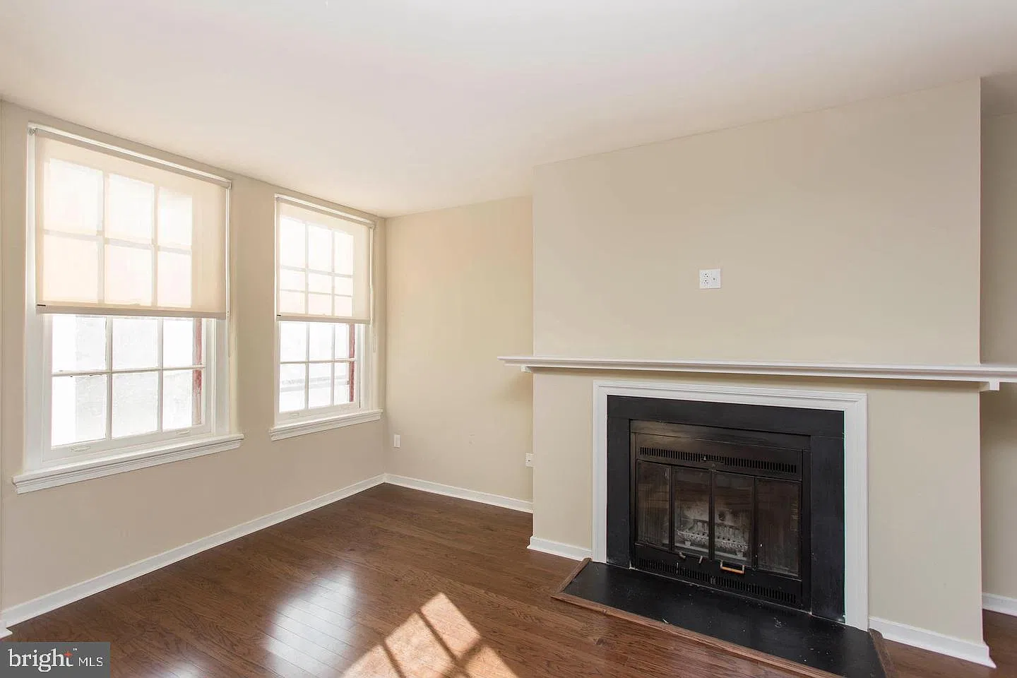 1 bed, 1.0 bath, 950 sqft, $2,105 — Photo 3