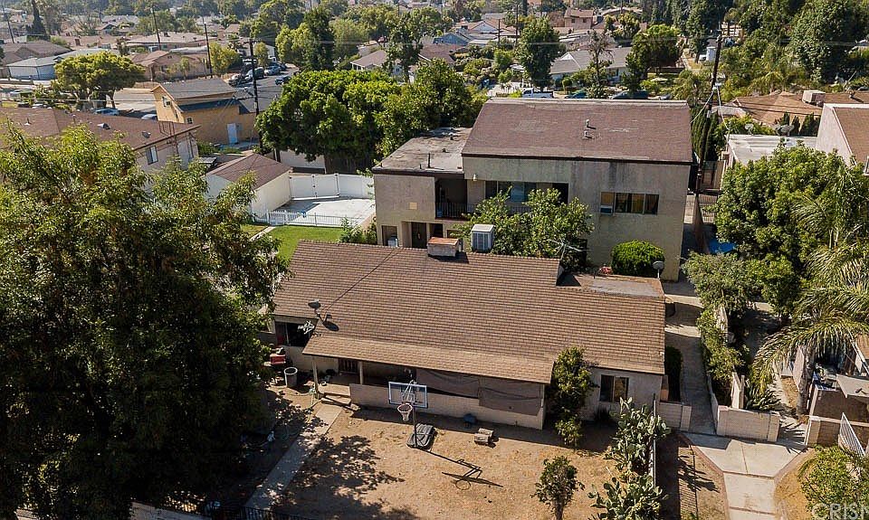 1st image of 12814 Vanowen St