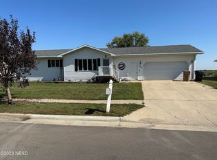 320 26th St NW, Watertown, SD 57201