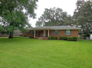135 Lina Dr, Prattville, AL 36067