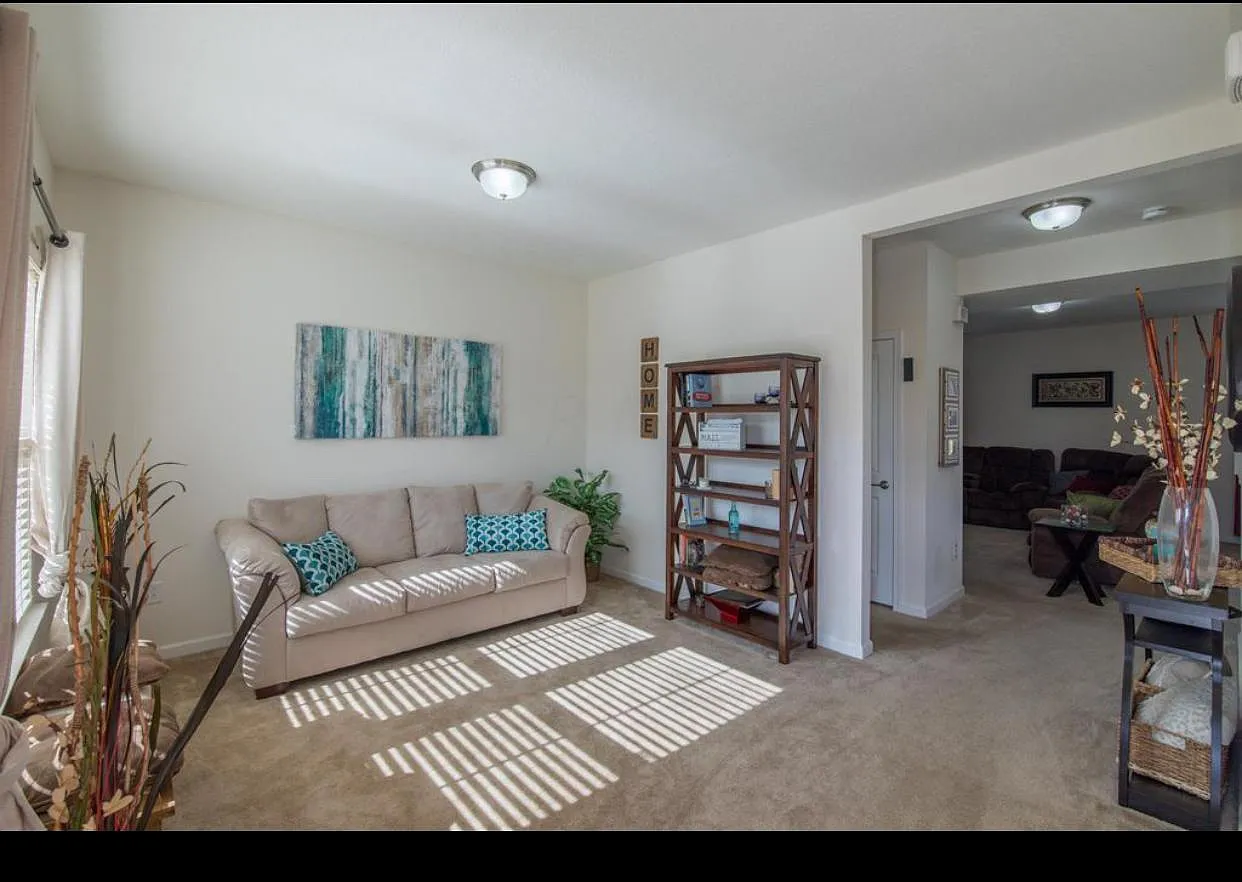 3 bed, 3.5 bath, 3174 sqft, $2,999 — Photo 3