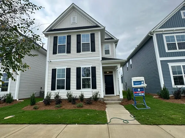 61 Pear Blossom Pkwy, Clayton, NC 27520